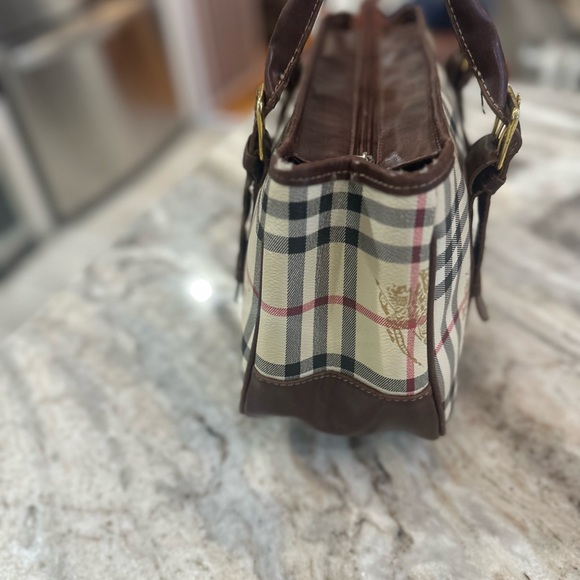 Gorgeous GUC true vintage Burberry tote - Picture 10 of 10